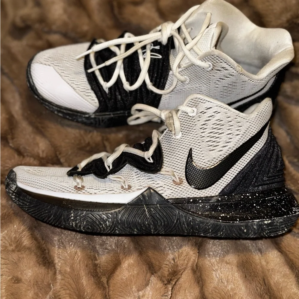 Nike Kyrie 5 Oreo - AO2918-100 Men’s US 8